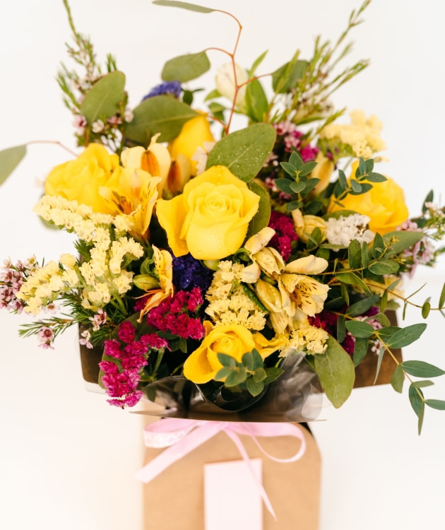 Fleurs à Lisbonne - Box of Yellow Countryside Roses (2)