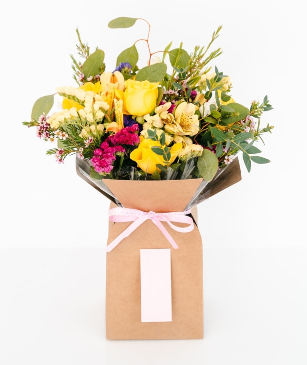 Fleurs à Lisbonne - Box of Yellow Countryside Roses (1)