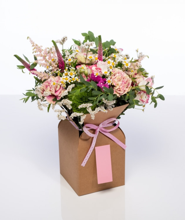 Fleurs à Lisbonne - Box with Bouquet of Country Flowers (1)