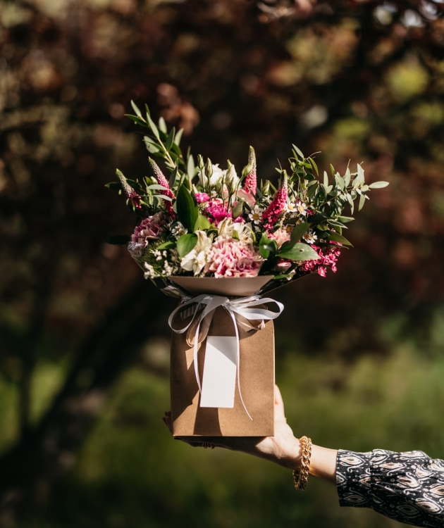 Fleurs à Lisbonne - Box with Bouquet of Country Flowers (2)
